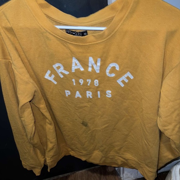 I’m selling shirts,size M-L - Picture 2 of 10